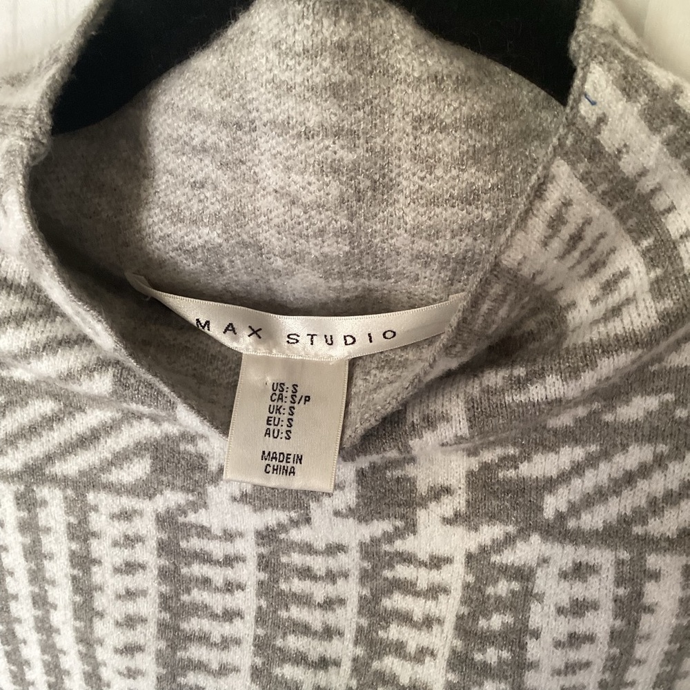 Max Studio Houndstooth Sweater Soft Gray White Print Knit Mock Turtleneck - Picture 4 of 5